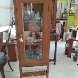 ESTANTERIA CON CESTAS DE MIMBRE